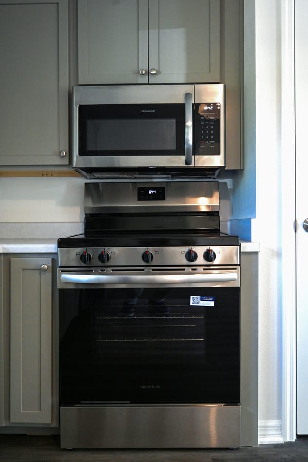 20260330_RibbonCuttingResilientSRQ_307_SD