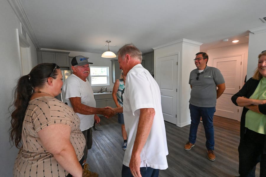 20260330_RibbonCuttingResilientSRQ_504_SD