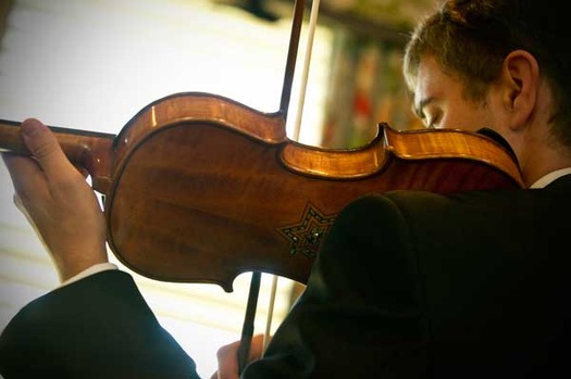 RNS-HOLOCAUST-VIOLIN b