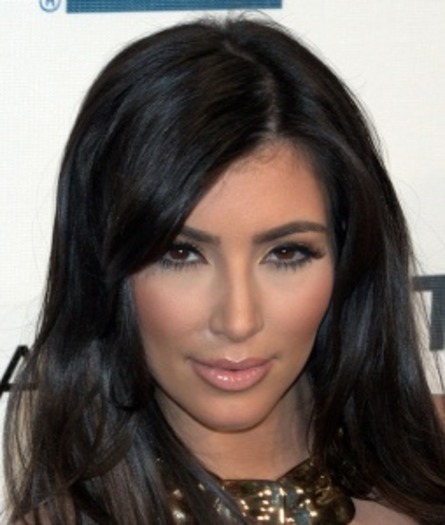 kim_kardashian_at_the_2009_tribeca_film_festival_2_crop_300