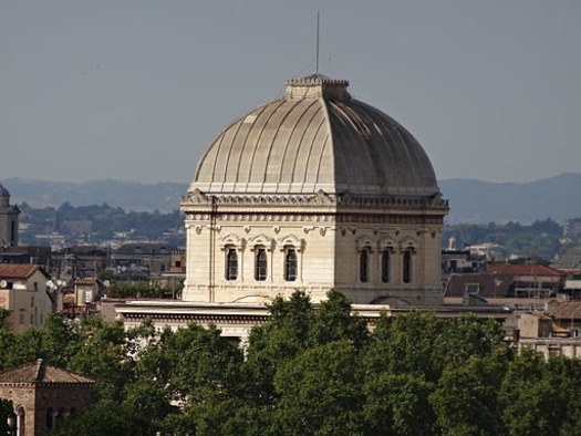 Rome_synagogue_dome_view_from_the_hill_Aventine