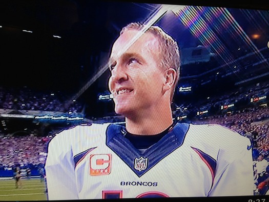 Peyton-being-introduced-in-his-return-to-Colts-copy1