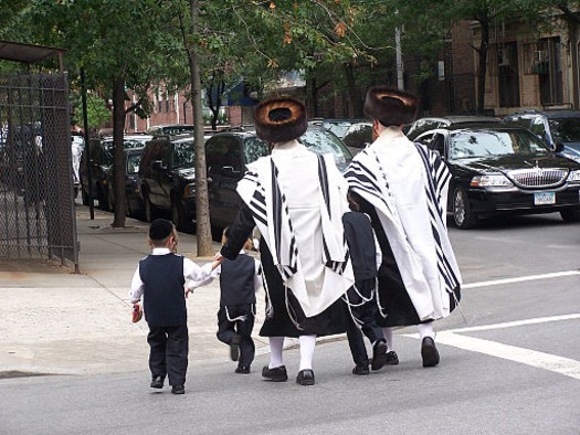 512px-Jueus_ultraortodoxes_satmar_a_brooklyn