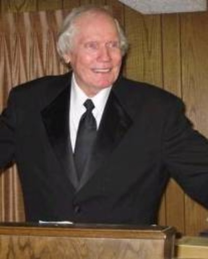 Fred_Phelps_on_his_pulpit