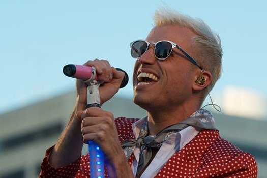 Tyler_Glenn_of_Neon_Trees