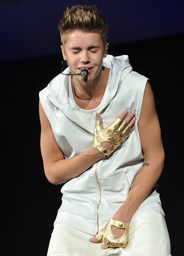 431px-Believe_Tour_13,_2012