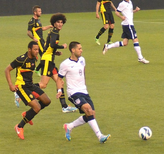 Marouane_Fellaini_and_Mousa_Dembele