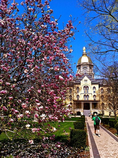 Main_Building_University_of_Notre_Dame