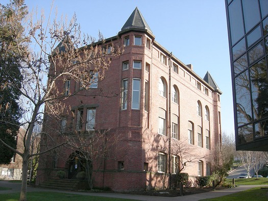 800px-Seattle_Pacific_University_Alexander_Hall_03A