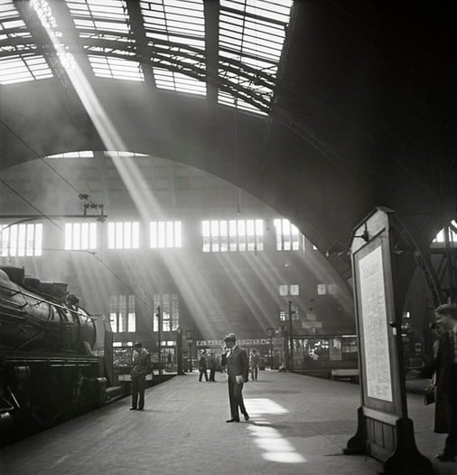 Vishniac_Sunlight-streaming-into-a-railway-station