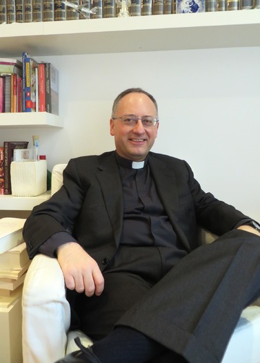 Hi resolution version of RNS-POPE-JESUIT031114a.jpg
