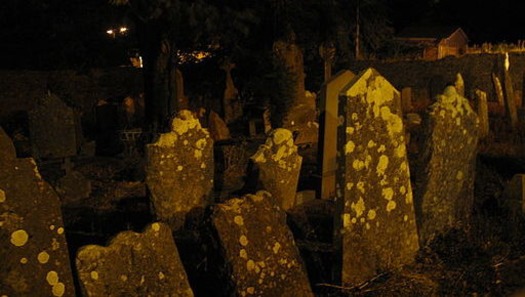 Temple_Hill_Graveyard_Cork_at_night_01-e1414672536550