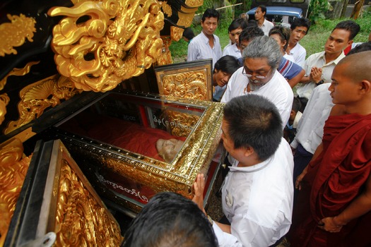 High resolution version of RNS-MYANMAR-CREMATION030215.jpg