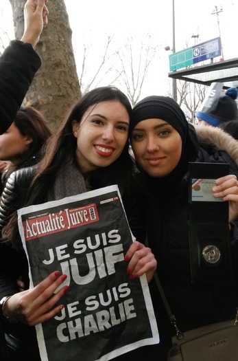 High resolution version of RNS-FRANCE-ISLAM011215c.jpg