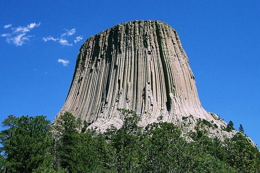 640px-Devils_Tower_CROP