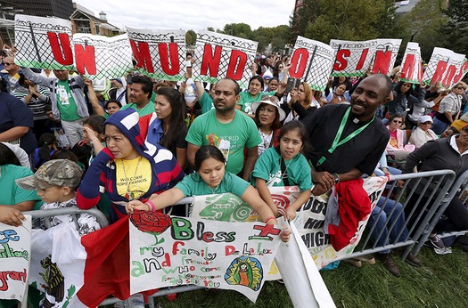 thumbRNS-POPE-IMMIGRATION092615