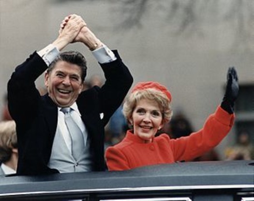 Reagans_waving_from_the_limousine_during_the_Inaugural_Parade_1981