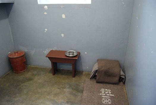 800px-Nelson_Mandela's_prison_cell,_Robben_Island,_South_Africa