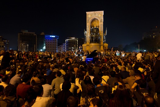 piano concert in middle of Taksim protests