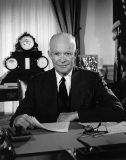 Eisenhower_in_the_Oval_Office