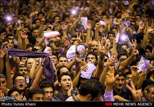 crowds in support of Rouhani