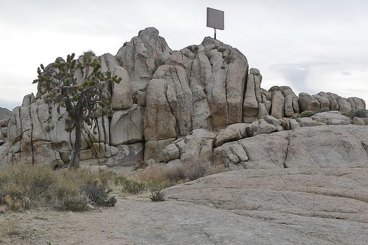 Mojave_Memorial_Cross_1