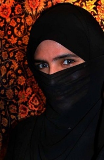 efatima_in_uae_with_niqab_300