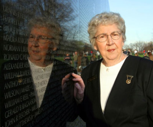 NNS GOLDSTAR MOTHERS2.JPG