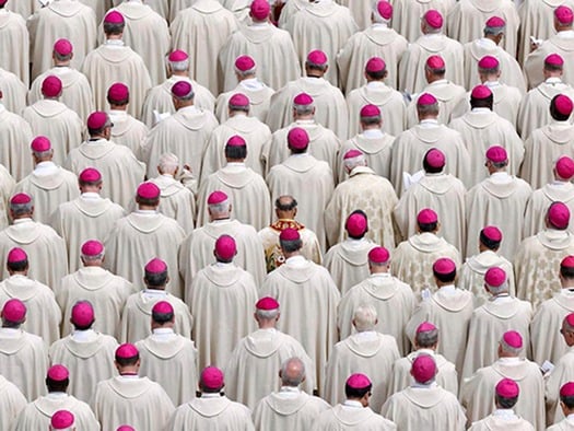 WEB Bishops attend a canonisation mass in St. Peter's Square at the Vatican