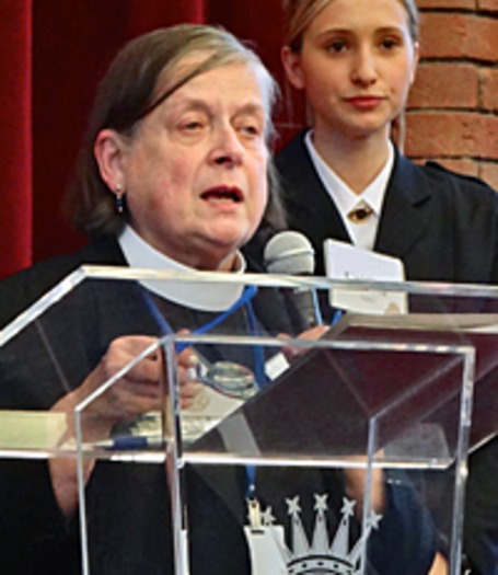w200_Fraser-at-podium