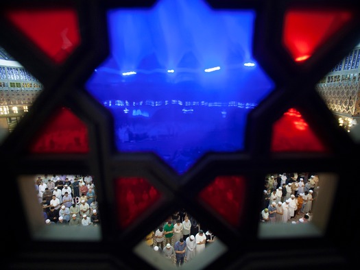 web Ramadan month begins in Malaysia