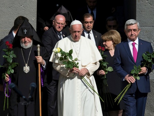 thumbRNS-POPE-ARMENIA2