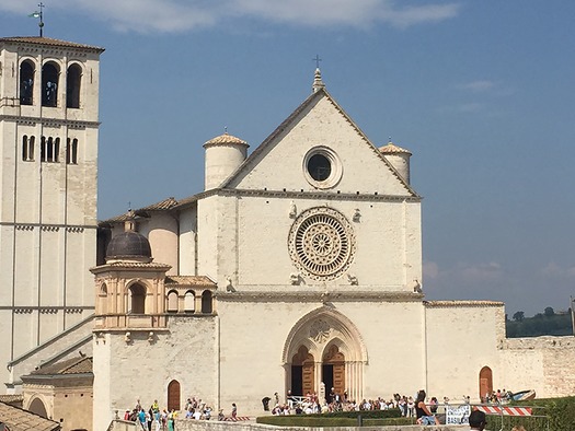 feature RNS-ASSISI-POPE