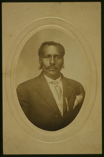 anthony_crawford_head-and-shoulders_portrait_facing_front