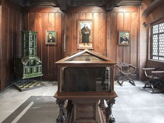 Lutherstadt Eisleben: room where Luther died, with the original pall from his coffin