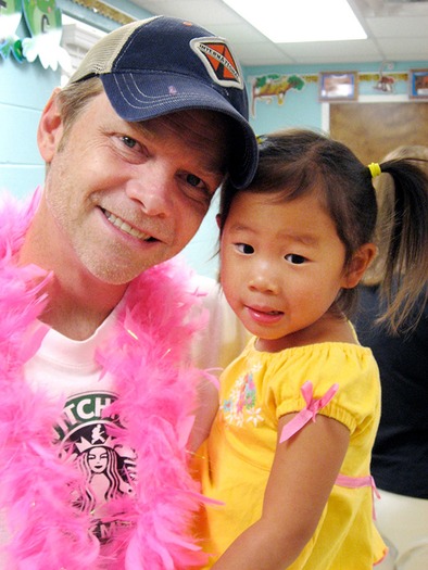 SC.MS.donuts w/dad.2006