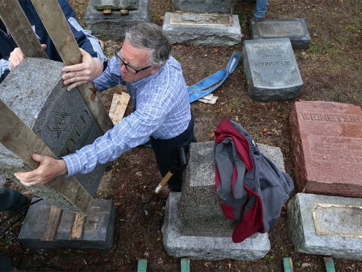 webRNS-CEMETERY-MUSLIMSa 022217