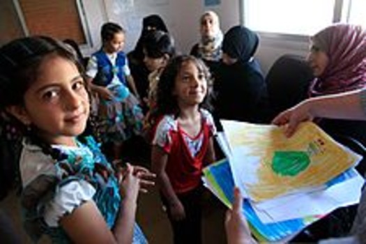 Refugee_children_from_Syria_at_a_clinic_in_Ramtha,_northern_Jordan_(9613477263)