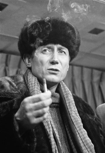 Russian poet Yevgeny Yevtushenko is photographed in 1985. (AP Photo)