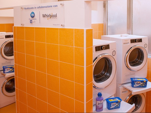 WEB - Laundromat for homeless in Rome