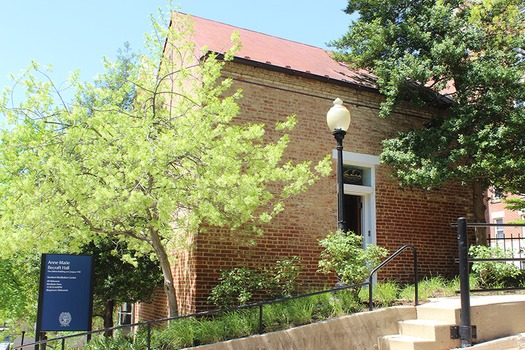 webRNS-GEORGETOWN-SLAVERY11 041817