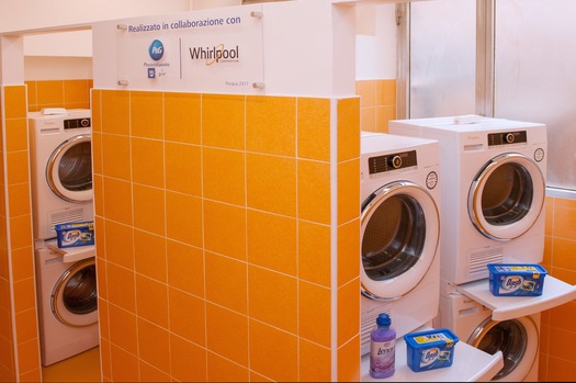 WEB - Laundromat for homeless in Rome