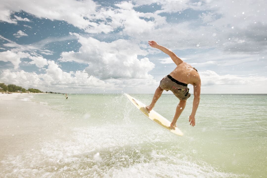 AMI SURF KID WITH HIS FEET ON THE BOARD