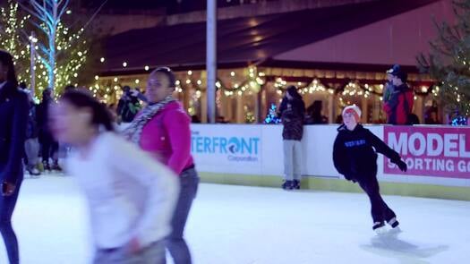 Winterfest - Tight wide - People skating