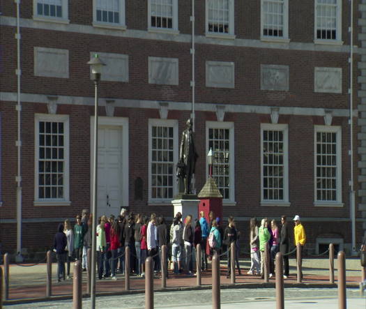 Independence Hall exterior, SEPTA bus passing