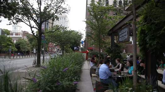 Independence Beer Garden, pan from Independence Hall