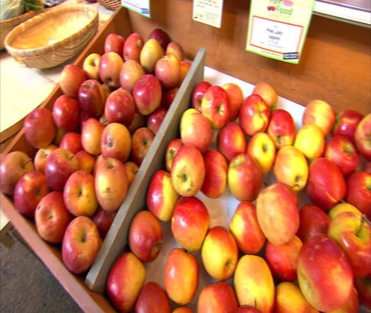 Reading Terminal Market interior fruit closeup