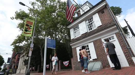 Betsy Ross House sidewalk exterior