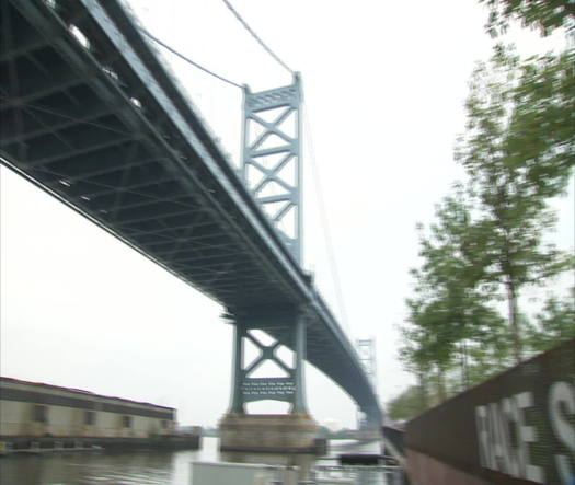 Race Street Pier sign pan to Benjamin Franklin Bridge