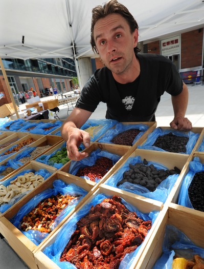 Farmers' Market, Piazza at Schmidts